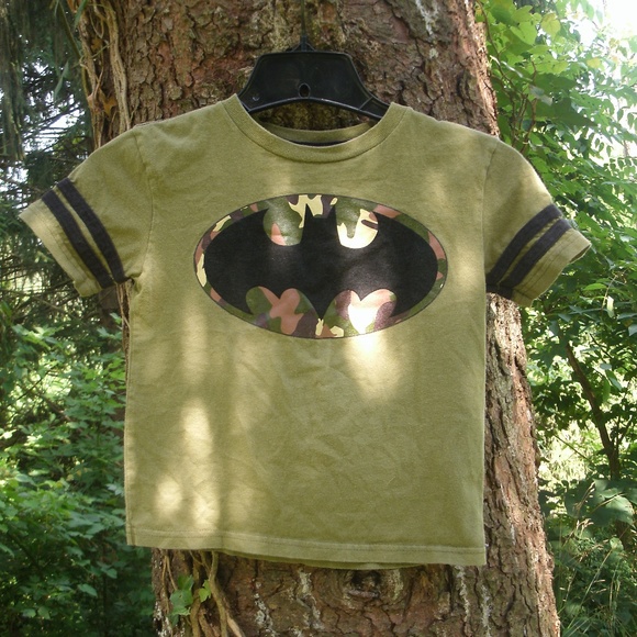 Batman Other - Boys Camo Bat Symbol T-Shirt Size M